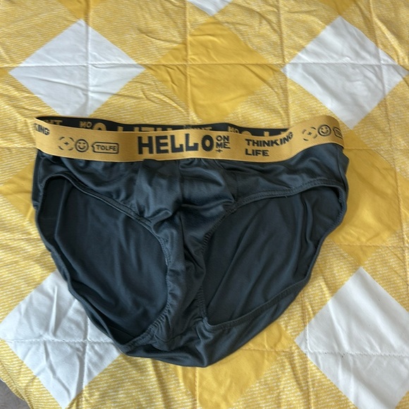 Hello on me brief - Picture 1 of 3